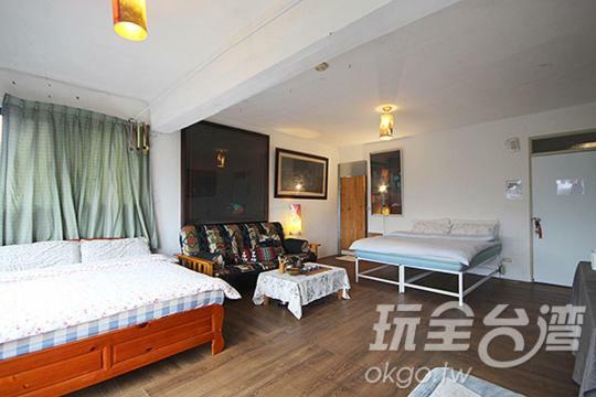 Museum Traveler'S Bnb Sanzhi Bagian luar foto